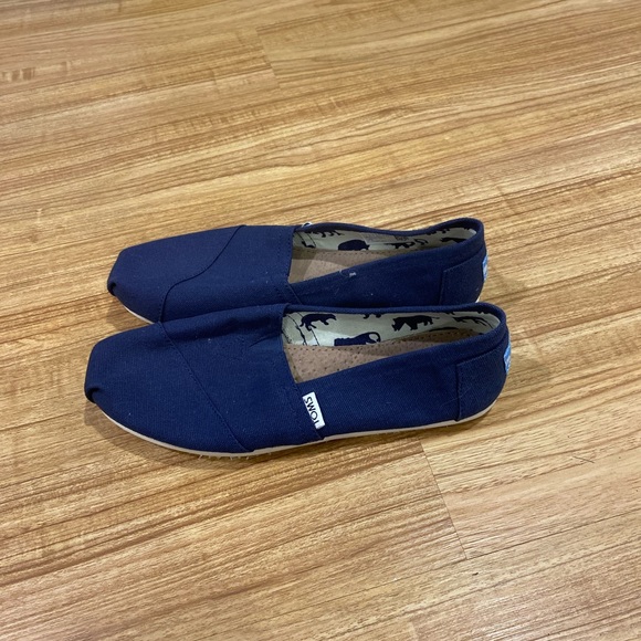 Tom’s Slip Ons Navy - Picture 2 of 4